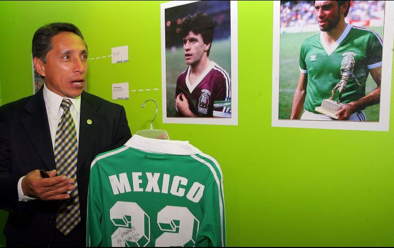 La anotación de Negrete se impone por una abrumadora mayoría al de Bergkamp. MEXSPORT/ARCHIVO