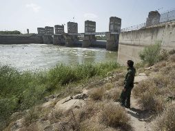 Trump le dijo el jueves a la prensa que quiere enviar entre dos mil y cuatro mil efectivos de la Guardia Nacional en la frontera con México. EFE / ARCHIVO