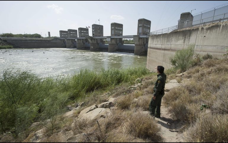 Trump le dijo el jueves a la prensa que quiere enviar entre dos mil y cuatro mil efectivos de la Guardia Nacional en la frontera con México. EFE / ARCHIVO