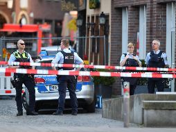 Elementos del cuerpo de Bomberos, ambulancias y agentes policales se encuentran en el centro de la ciudad para evaluar lo sucedido. EFE