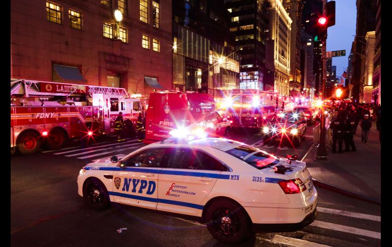 También se reportaron cuatro bomberos con lesiones leves. AFP / M. Alvarez