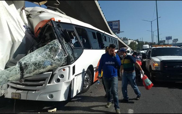 Los 23 lesionados, entre ellos el conductor, eran pasajeros que venían en el autobús de la línea México-Zumpango. TWITTER / @OpEsMx