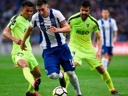 Herrera superó sus problemas físicos y disputó todo el encuentro con los Dragones. AFP/M. Riopa