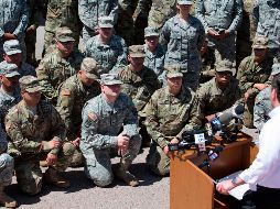El gobernador de Arizona, Doug Ducey, también anunció el aumento del contingente de la Guardia Nacional que desplegará en su frontera de 150 a 338 agentes. AFP / C. O'Hara