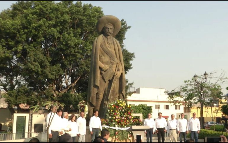 En breve mensaje al pie de la estatua, Meade Kuribreña destaca que los ideales zapatistas a reivindicar son los de la justicia social y los de la integridad personal. TWITTER / @JoseAMeadeK