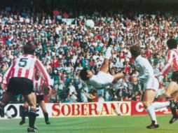 Tras un centro de Martín Vázquez, Hugo remató el esférico con una acrobacia, jugada que es la más memorable  tras su paso por el conjunto merengue. ESPECIAL / TWITTER