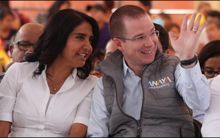 El candidato hace campaña con Alejandra Barrales, aspirante al gobierno de la Ciudad de México. SUN/A. Ojeda