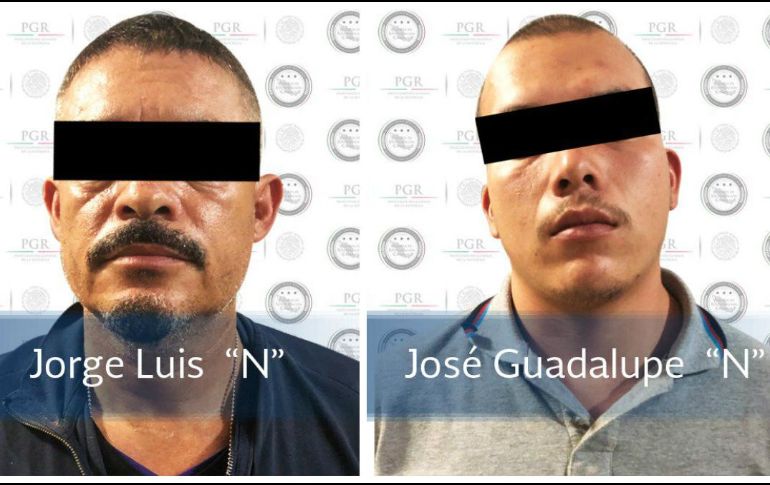 Se les aseguraron armas de fuego y cartuchos útiles, así como vehículos y estupefacientes con las características propias de la metanfetamina. TWITTER / @PGR_AIC