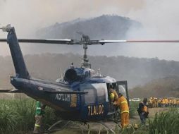Para combatir el incendio se dispone de cuatro helicópteros. ESPECIAL