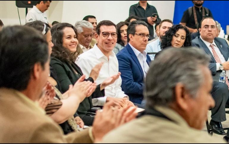 El candidato sostuvo un encuentro con el Colegio de Ingenieros Civiles del Estado de Jalisco. TWITTER / @micasrey