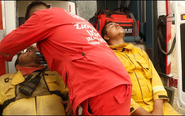 Elementos de Protección Civil reciben atención. EL INFORMADOR/M. Vargas