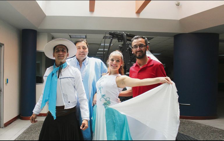Participantes. Al frente, Alexis y Julieta, atrás, los directores Pablo Romero y Francisco Magaña. EL INFORMADOR/F. González