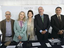 Anuncio. Jorge Volpi, Silvia Lemus, María Cristina García, Enrique Graue y Jorge Gutiérrez, durante una rueda de prensa en Ciudad de México. EFE