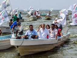 Meade también prometió apoyos como motores fuera de borda y embarcaciones. SUN/G. Espinosa