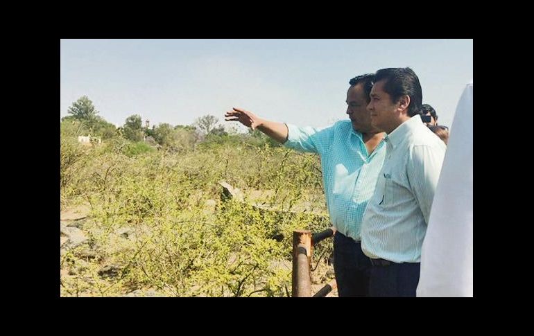 Cosío eligió el río Santiago para suscribir sus compromisos de campaña por tratarse de un sitio que ejemplifica el desdén de las autoridades. ESPECIAL