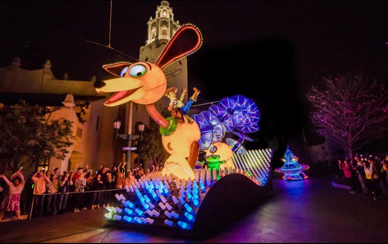 También regresa el desfile nocturno 