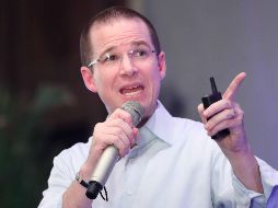  A la reunión con los empresarios también asistieron los candidatos a gobernador y a la capital, Mauricio Vila y Renán Barrera, respectivamente.