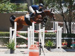 Fernando Marcondes, a lomos de “Fonzie”, conquistó el primer lugar en la categoría estelar a 1.30 metros.EL INFORMADOR/G. Gallo