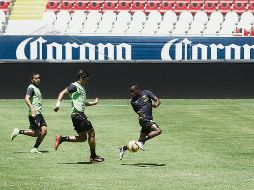 Para los universitarios tapatíos no hay de otra que salir al ataque en busca de los tantos que los lleven a la siguiente ronda. EL INFORMADOR/M. Vargas