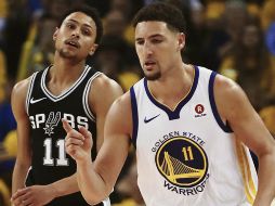 Klay Thompson aportó 27 puntos para que los Warriors tomaran la delantera en su serie frente a los Spurs de San Antonio. AP/B. Margot
