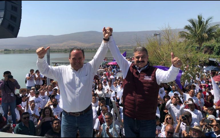 Junto a Alberto Uribe, Lomelí Bolaños realizó un mitin en la comunidad de Cuexcomatitlán de Tlajomulco. ESPECIAL / Morena