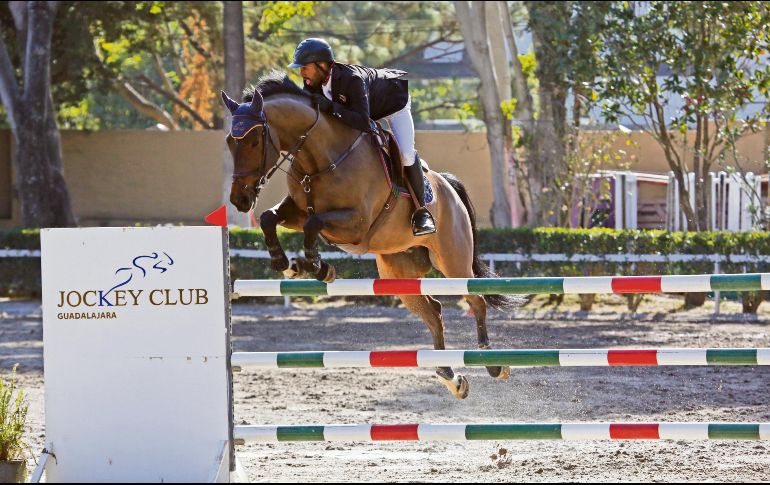 Ganadores. Jiménez estuvo a lomos de “Greco de Bacco” para llevarse la prueba libre con obstáculos a 1.30 metros. EL INFORMADOR/G. Gallo