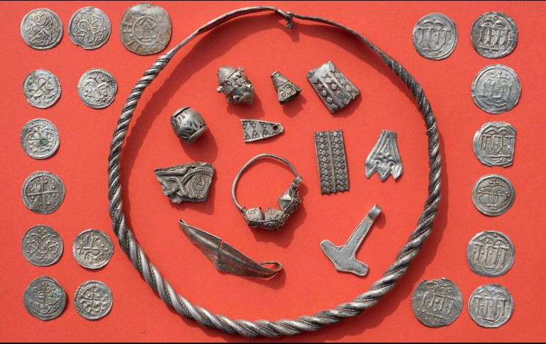 El tesoro está compuesto por centenares de piezas de plata como monedas, pulseras y anillos. AFP/DPA/S. Sauer