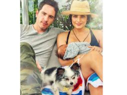 En una de las instantáneas, Aislinn escribió: ''Disfrutando, acoplándonos, se va poniendo cada día mejor''. TWITTER / @aislinnderbez