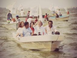 Meade paseó en una lancha durante su visita a Acapulco el pasado 11 de abril. ESPECIAL