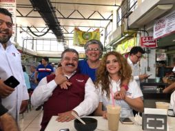 El candidato por Morena a la gubernatura se reunió con locatarios del mercado de Santa Tere. TWITTER / @DrCarlosLomeli