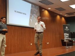 El anuncio se dio luego del cuestionamiento que un alumno le hizo en materia de su propuesta ambiental, la cual, subrayó, estará presentándola en los próximos días. EL INFORMADOR / T. Villaseñor