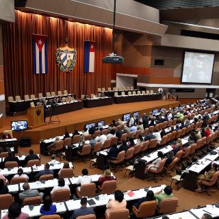 Abre sesión parlamentaria para elegir sustituto de Raúl Castro