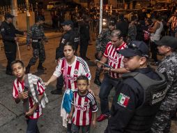 Los asistentes al Estadio Jalisco deberán pasar por uno de los seis filtros de seguridad que instalarán las autoridades. EL INFORMADOR / ARCHIVO
