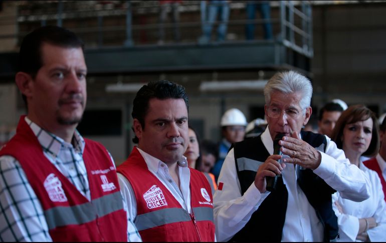Gerardo Ruiz Esparza, titular de la SCT, visitó hoy las el taller de mantenimiento de la línea 3 acompañado de Aristóteles Sandoval. EL INFORMADOR / F. Atilano