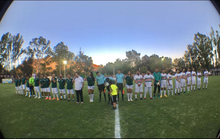 El partido, que terminó en empate, fue protagonizado por personalidades como Matías Vuoso, Aldo de Nigris, Julión Álvarez y Pancho Barraza. FACEBOOK/KeBuenaGdl/