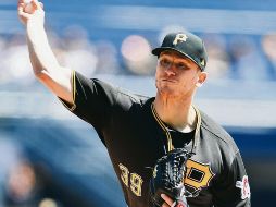 Chad Kuhl. El abridor de los Piratas tuvo una buena labor ayer ante los Rockies. AFP