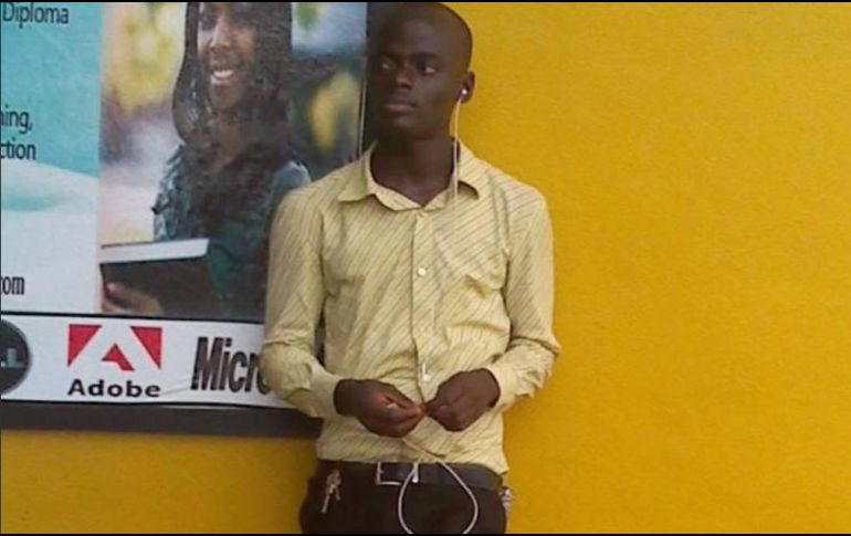 Según testigos, un vehículo de color negro depositó este lunes el cuerpo del periodista ante su casa, en el suburbio de Paynesville. TWITTER