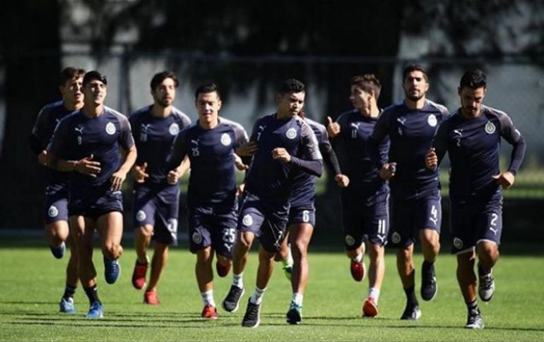 Chivas comenzó su preparación rumbo al Clásico Tapatío la misma tarde del lunes, después de regresar de Toronto. INSTAGRAM / Chivas
