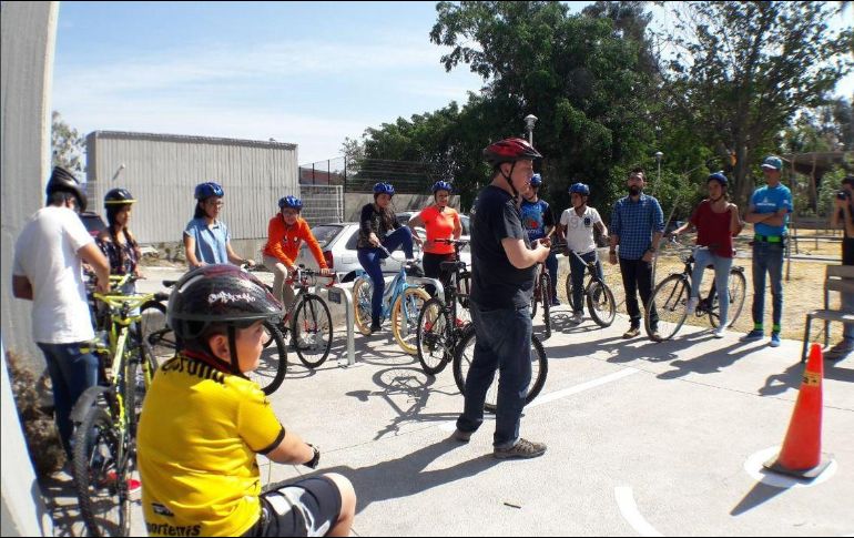 Las clase serán impartidas todos los miércoles de 10 a 12 de la mañana y deberán agendar a través de las redes sociales de Movilidad Guadalajara. TWITTER/ @GuadalajaraGob