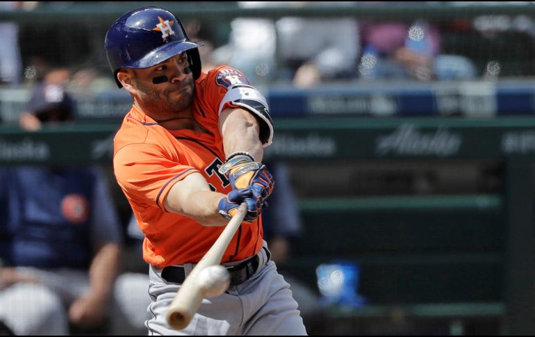 José Altuve pegó doblete productor de dos carreras en el quinto rollo. AP/T. Warren