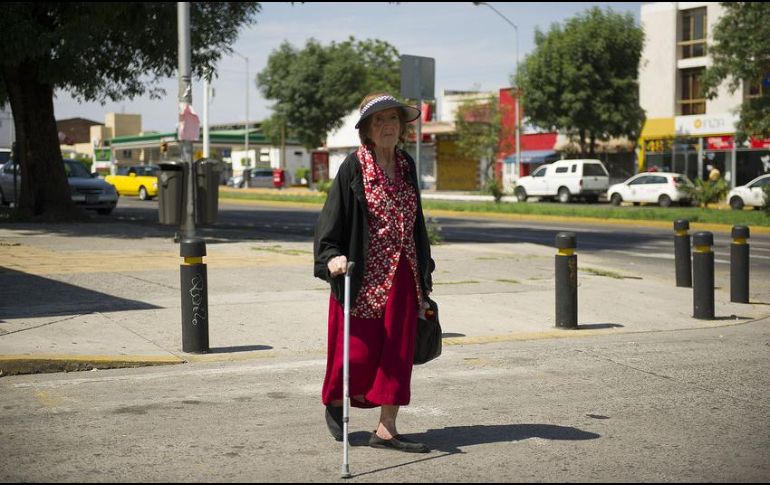 Recomiendan caminar al menos 30 minutos al día con ropa y calzado cómodos, así como practicar natación. EL INFORMADOR / ARCHIVO