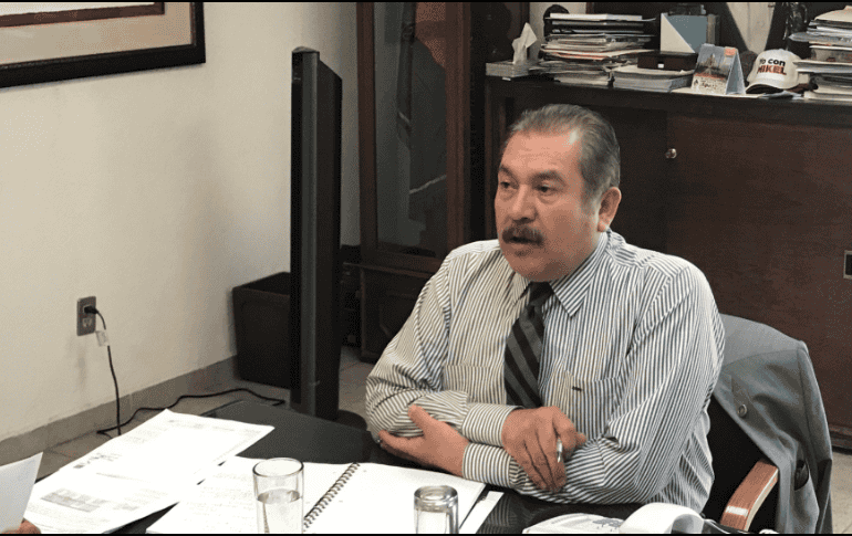 Consideró que propuestas como la venta del avión presidencial y la eliminación de las pensiones de los expresidentes, son para atraer la atención, porque en el fondo no atienden realmente la situación por la cual atraviesa México. TWITTER/ @CROM_MX