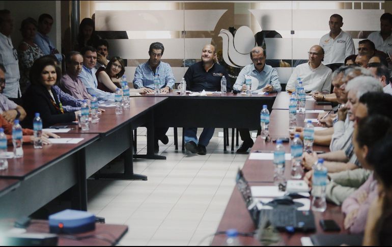 Alfaro Ramírez prometió a los profesores que no les fallará y reivindicará su trabajo. FACEBOOK / Enrique Alfaro Ramírez