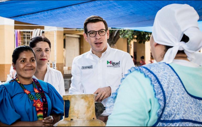 Castro Reynoso presentó sus propuestas con ciudadanos y comerciantes. NTX / ESPECIAL