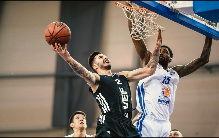 Alex Pérez (#2) inició su carrera con los Soles de Mexicali de la Liga Nacional de Baloncesto Profesional, ha sido seleccionado nacional y ahora defiende los colores del VEF Riga, de la Liga letona. Su sueño es llegar a la NBA. ESPECIAL/VEF RIGA