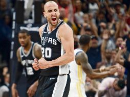 Valioso. Manu Ginóbili anotó 10 de sus 16 puntos de ayer frente a los Warriors en el último cuarto. AFP/R. Cortés