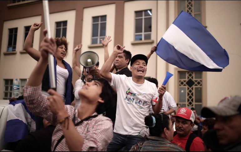 Aunque las reformas a la seguridad social detonaron el caos, los protestantes también reclaman por presuntos fraudes electorales, la inflación y el actuar de la policía. EFE/J. Arguedas