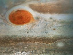 El registro histórico indica que el área de la mancha, creció de forma temporal en la década de 1920. TWITTER/@NASAJuno