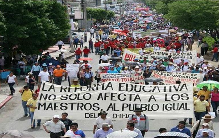 El primer día se descontó sueldos a cinco mil 600 maestros y el segundo se sancionó a cuatro mil 860 aproximadamente. ESPECIAL
