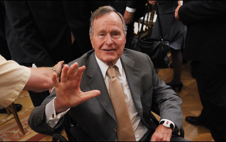 Un vocero de la familia señaló que Bush contrajo una infección que se extendió a su sangre, pero que ya parece estar recuperándose. AFP / ARCHIVO